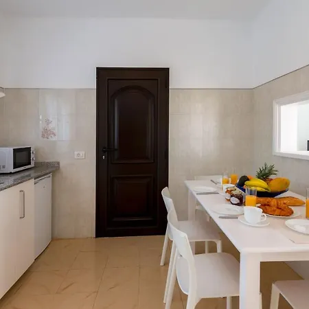 Apartment Reyes *